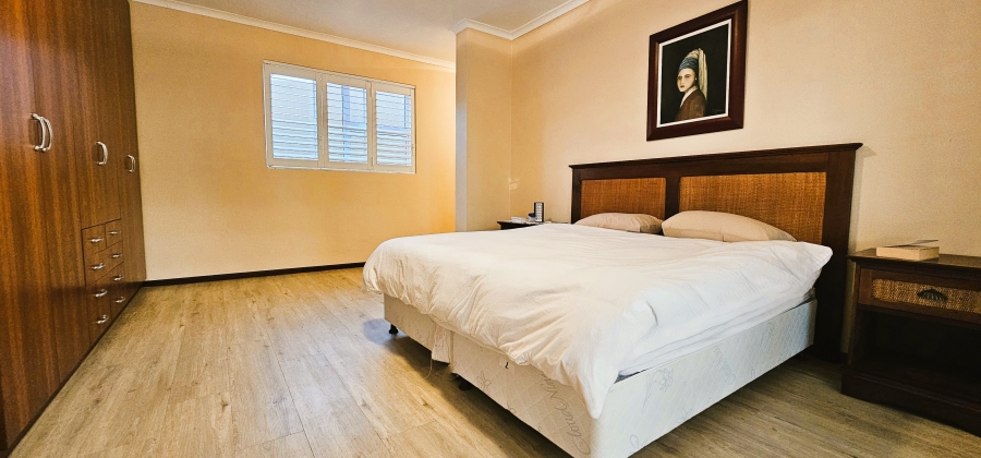 5 Bedroom Property for Sale in Middedorp Western Cape